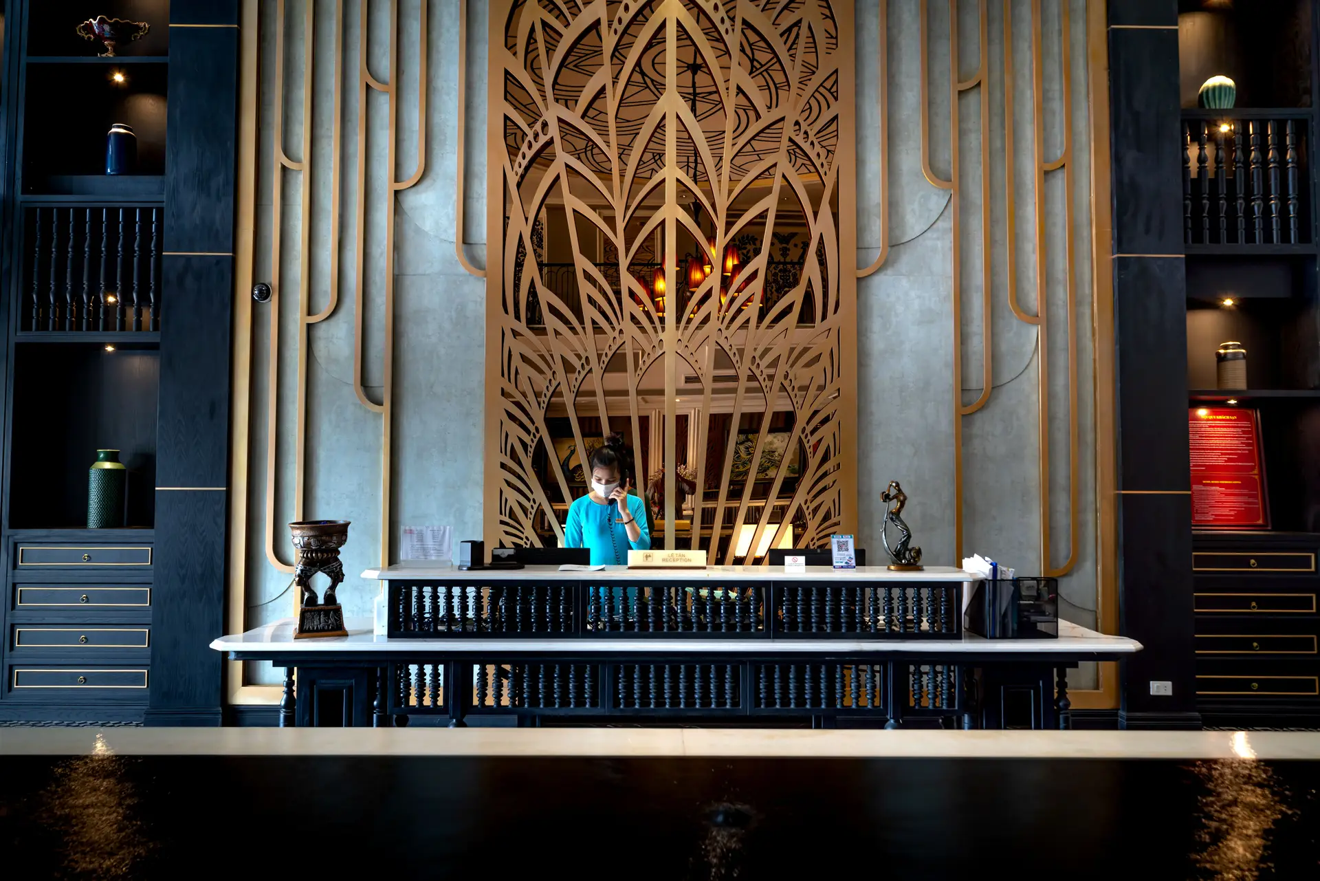 Elegante Hotelrezeption im Delvarisgrandlodge