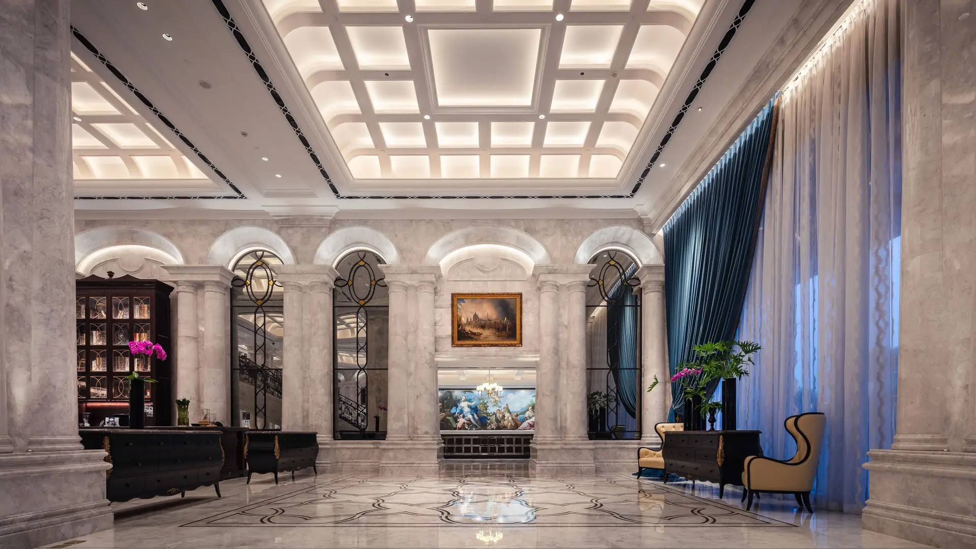 Prachtvolle Architektur der Hotelhalle